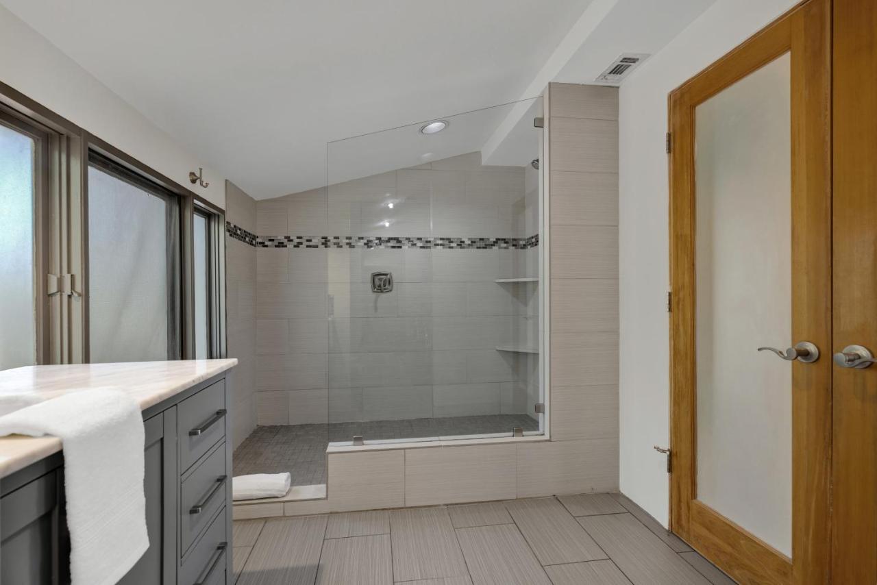 406 Lodge-A: Hot-Tub & 2 Blks To Main St 弗雷德里克斯堡 外观 照片