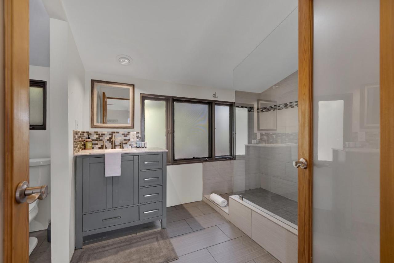 406 Lodge-A: Hot-Tub & 2 Blks To Main St 弗雷德里克斯堡 外观 照片